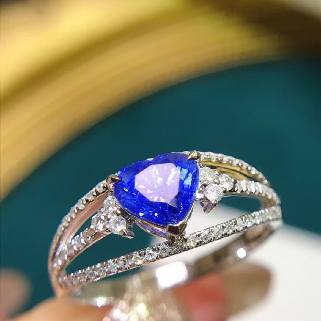 14k Gold 1.34 Ctw Natural Sapphire & Diamond Ring: Ref:230945195 // gold content:14k gold // ring size:7. 25us // // main gemstone:sapphire // shape:heart // carat weight:1. 03ct // color:cornflower blue // treatment:natural // // adjacent gemstone 2