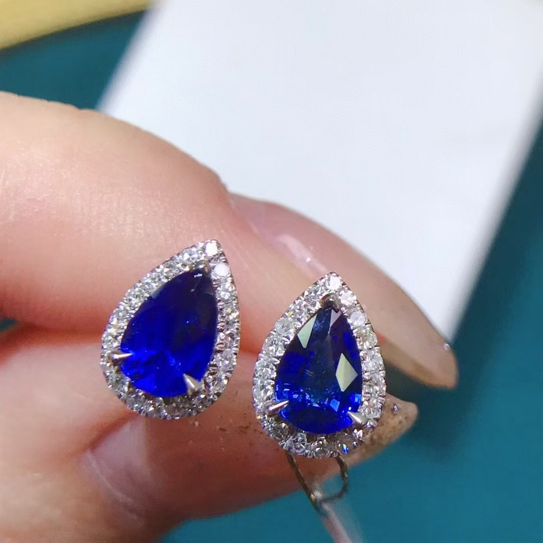 14k Gold 1.79 Ctw Vivid Blue Natural Sapphire & Diamond Earrings: Ref:230945200 // gold content:14k gold // main gemstone:sapphire // shape:pear // carat weight:1. 5ct // color:vivid blue // treatment:natural // // adjacent gemstone 2 : diamond // shape:round // car