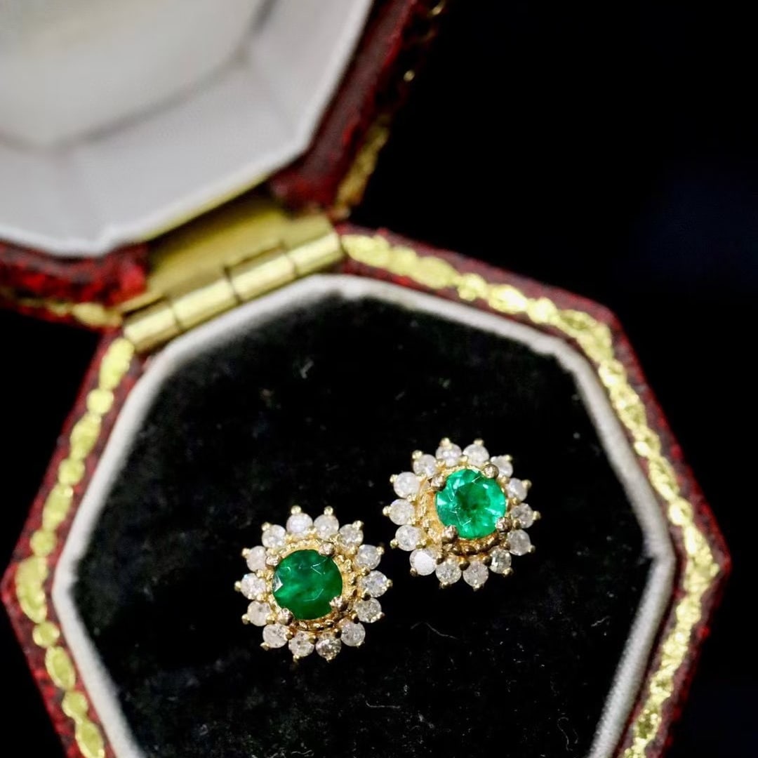 14k Gold 0.28 Ctw Natural Emerald & Diamond Earrings: Ref:230945221 // gold content:14k gold // main gemstone:emerald // shape:round // carat weight:0. 21ct // color:green // treatment:natural // cut grade:g // // adjacent gemstone 2 : diamond //