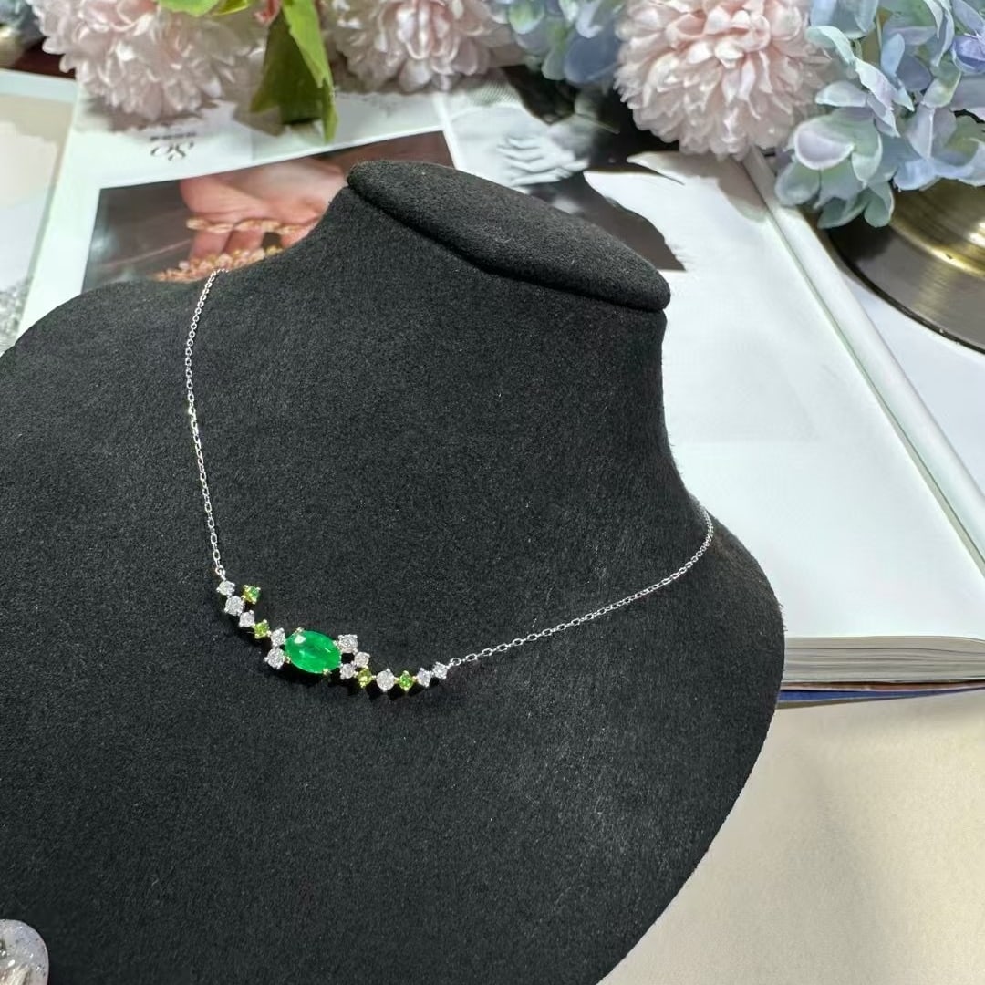 14k Gold 0.55 Ct Vivid Green Natural Emerald & Diamond & Tsavorite Necklace - 2