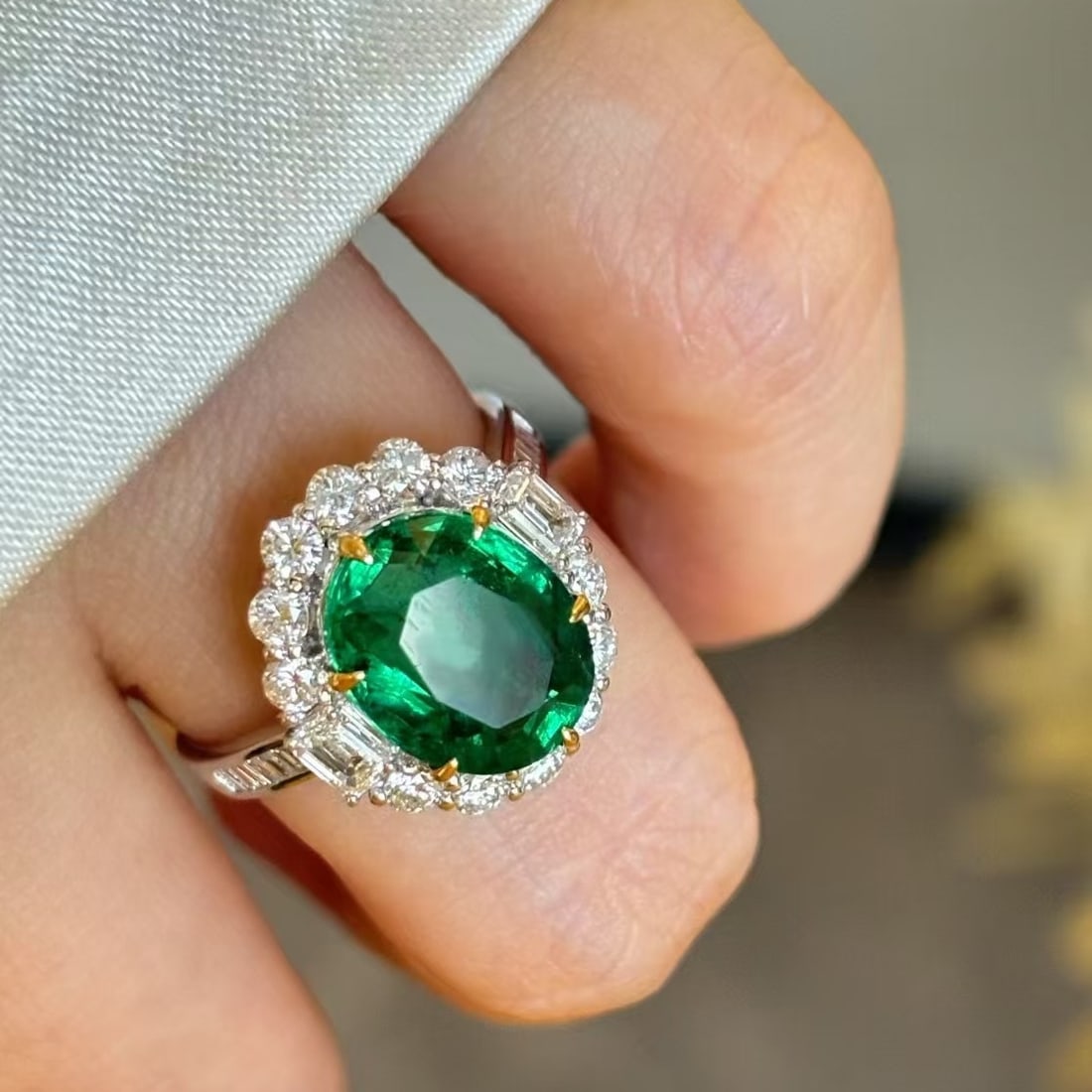 14k Gold 3.56 Ct Natural Emerald & Diamond Ring - 4