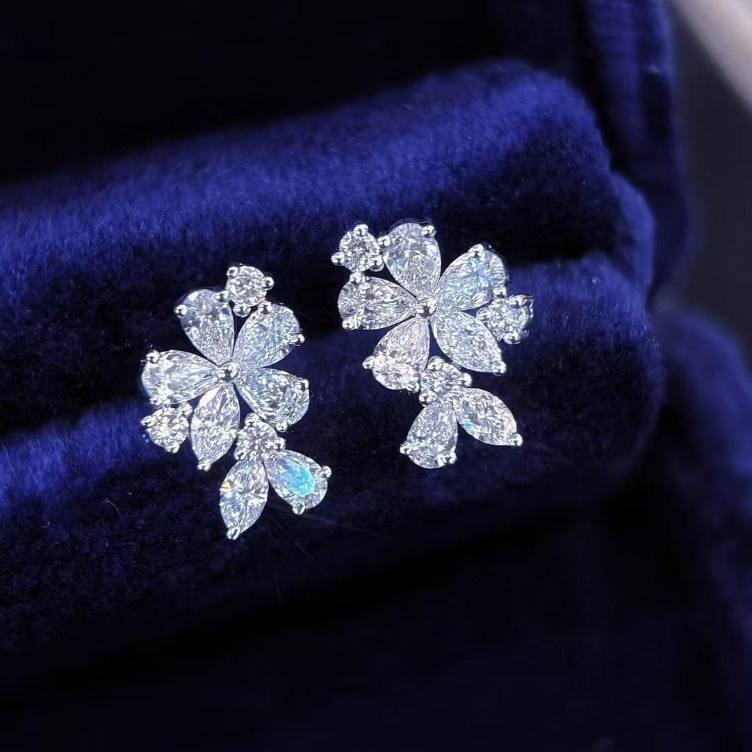 14k Gold 1 Ct Natural H Diamond Earrings: Ref:230945246 // gold content:14k gold // main gemstone:diamond // shape:multiply // carat weight:1ct // clarity grade:vs-si // color:h // treatment:natural // Condition: NewLow Estimate: