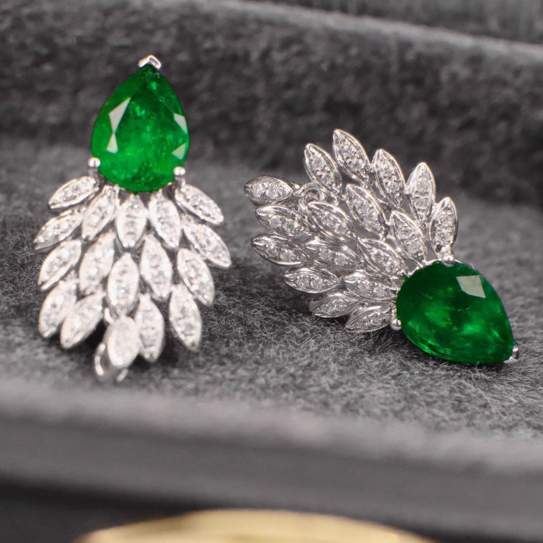 14k Gold 2.21 Ctw Vivid Green Natural Emerald & Diamond Earrings - 3