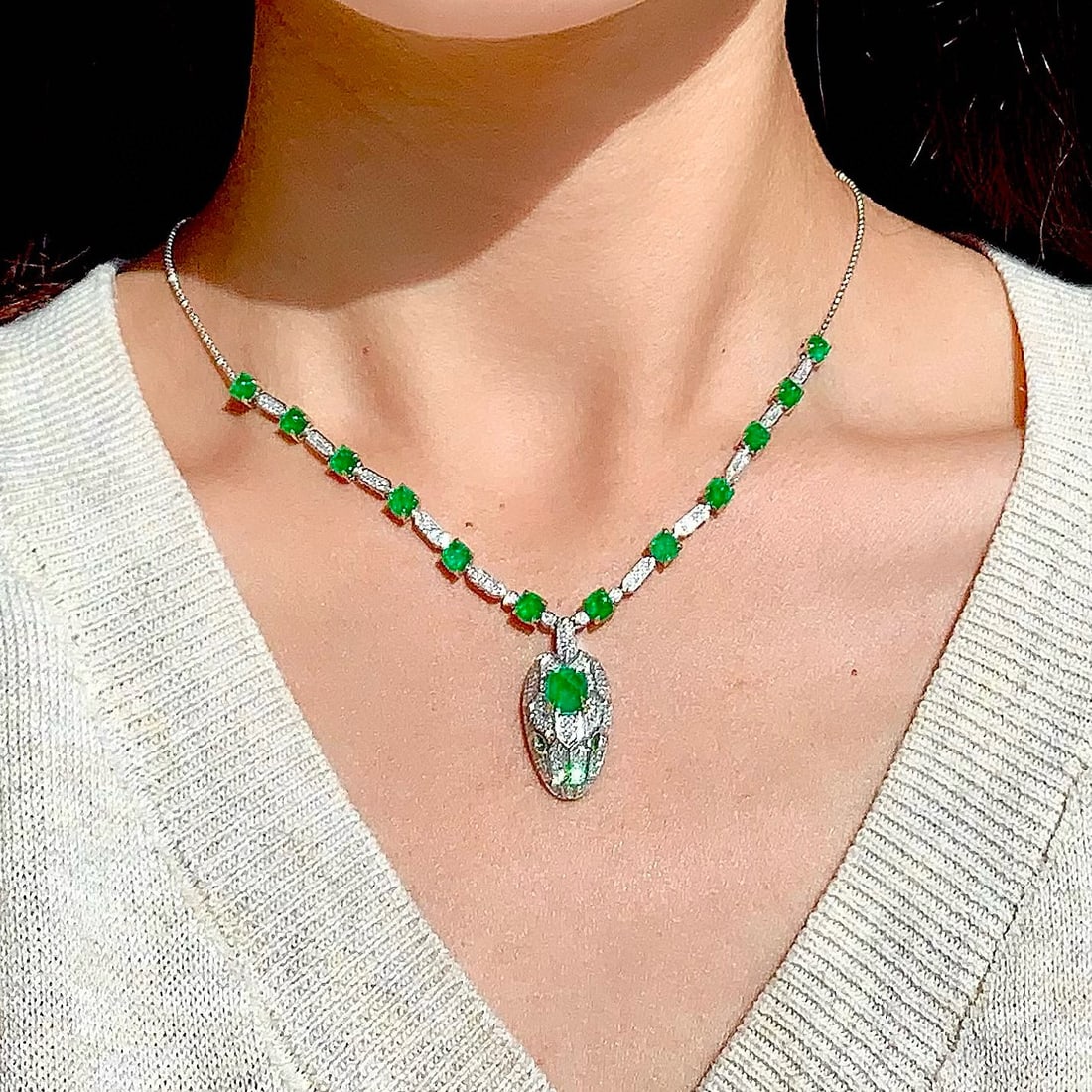 14k Gold 8 Ct Vivid Green Natural Emerald & Diamond Necklace - 6