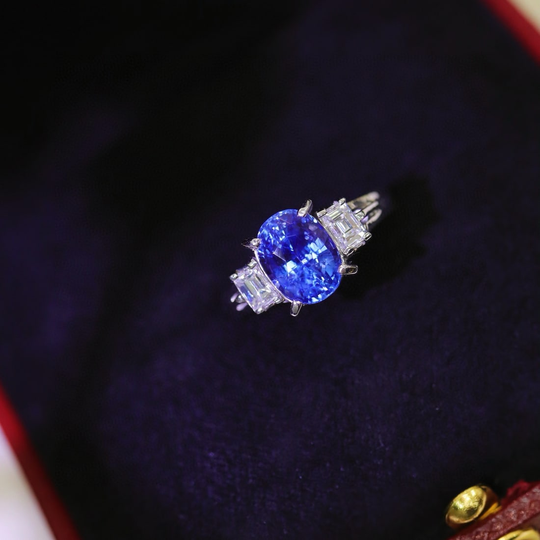 14k Gold 3.11 Ctw Natural Sapphire & Diamond Ring: Ref:230946031 // gold content:14k gold // ring size:7. 25us // // main gemstone:sapphire // shape:oval // carat weight:2. 72ct // color:cornflower blue // treatment:natural // // adjacent gemstone 2 :