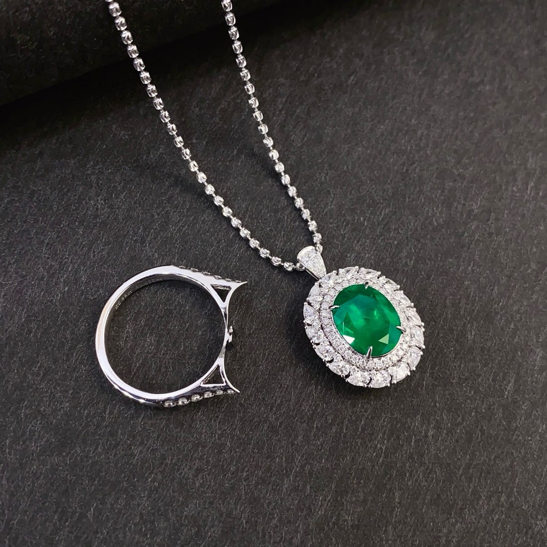 14k Gold 4.32 Ctw Vivid Green Natural Emerald & Diamond Ring/pendant( Without Chain ) - 5