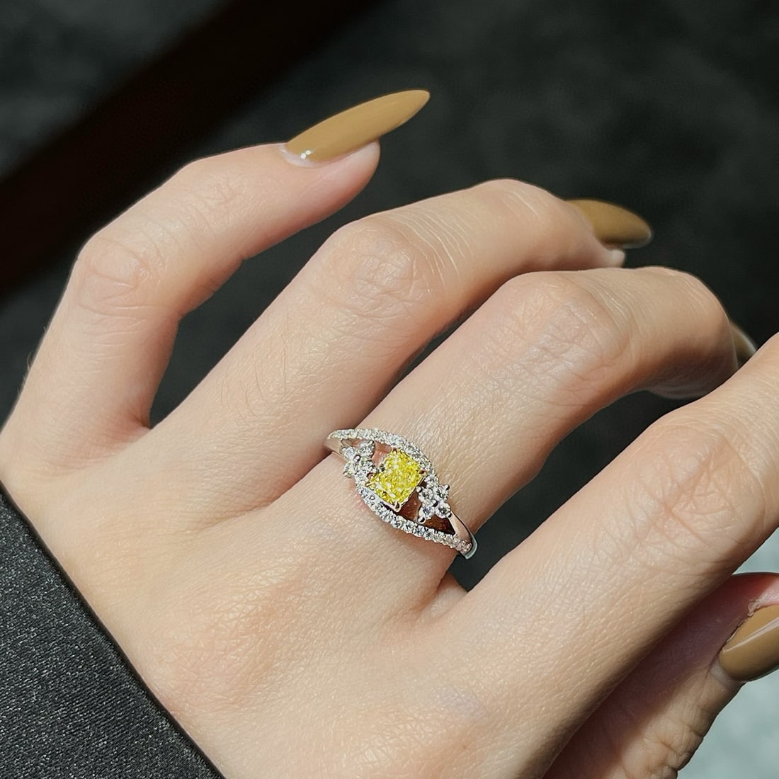 Gia Certified 14k Gold 0.85 Ctw Natural Yellow Diamond & Diamond Ring - 2