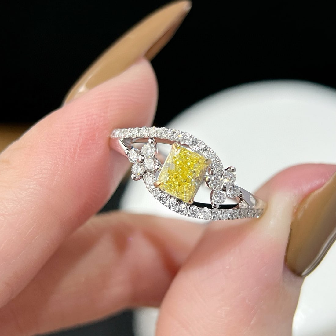 Gia Certified 14k Gold 0.85 Ctw Natural Yellow Diamond & Diamond Ring - 3
