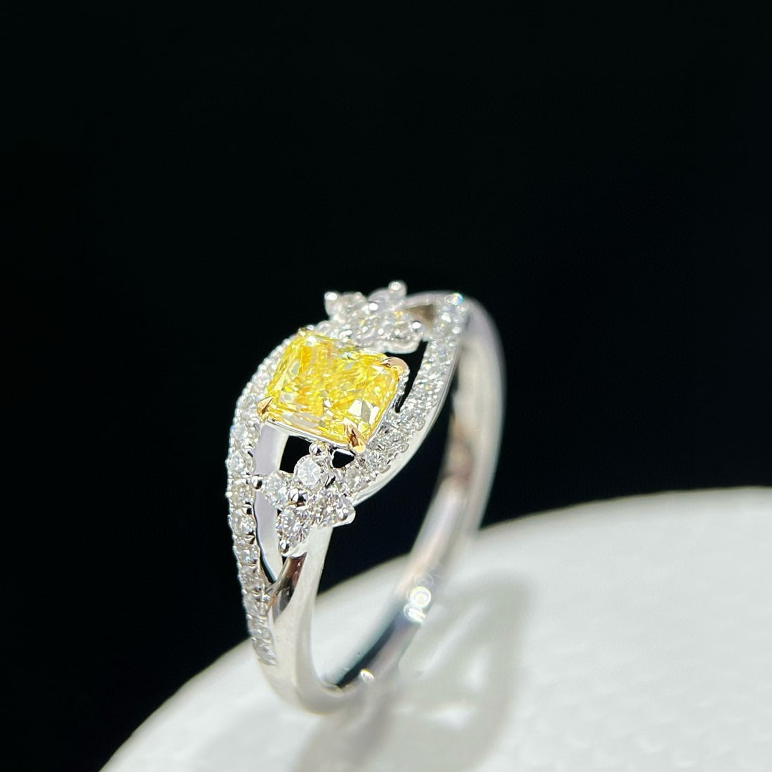 Gia Certified 14k Gold 0.85 Ctw Natural Yellow Diamond & Diamond Ring - 5