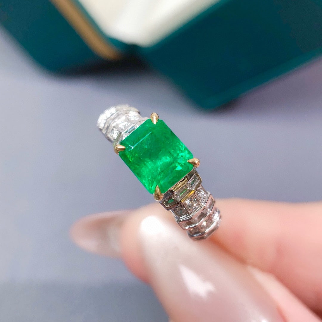 14k Gold 2.13 Ctw Vivid Green Natural Emerald & Diamond Ring - 2