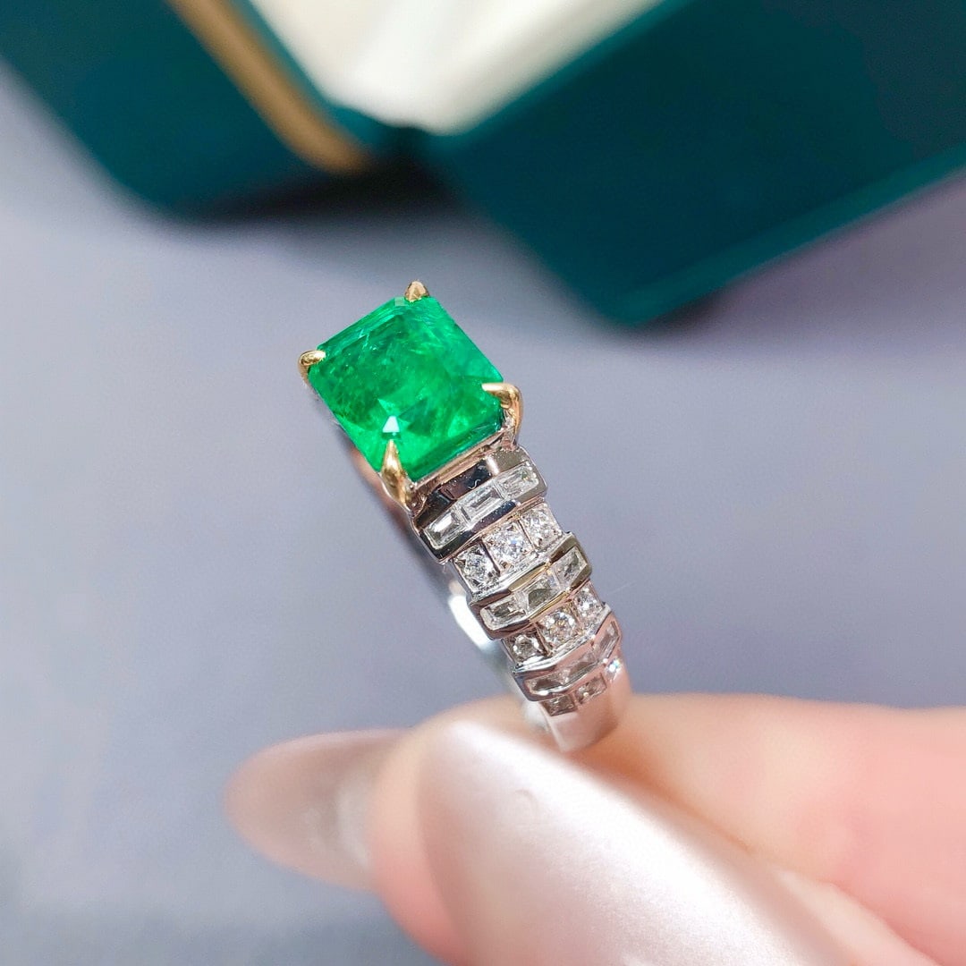 14k Gold 2.13 Ctw Vivid Green Natural Emerald & Diamond Ring - 3