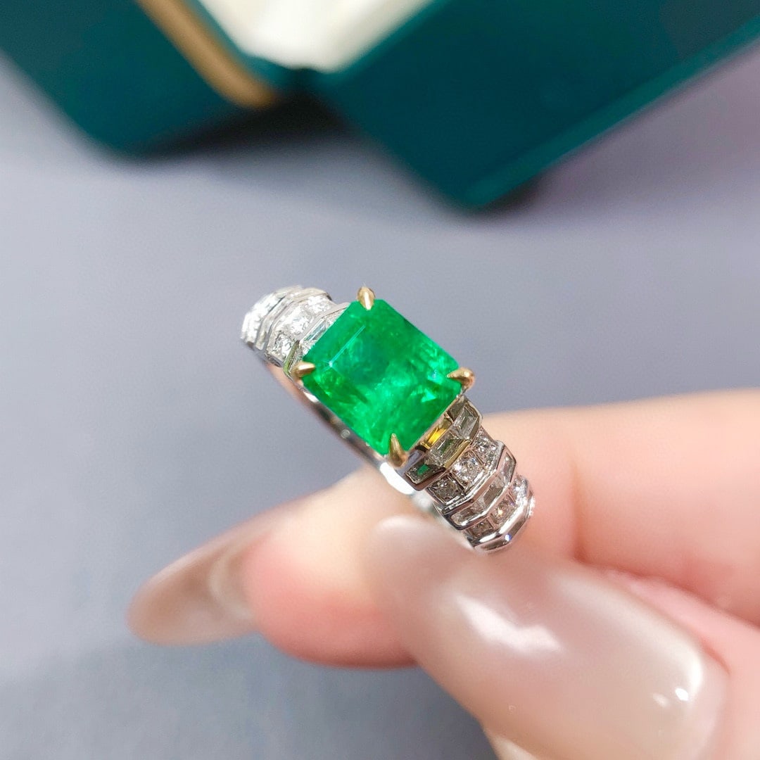 14k Gold 2.13 Ctw Vivid Green Natural Emerald & Diamond Ring - 4