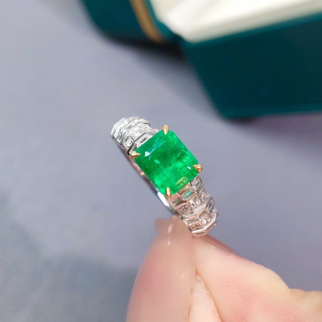 14k Gold 2.13 Ctw Vivid Green Natural Emerald & Diamond Ring - 5