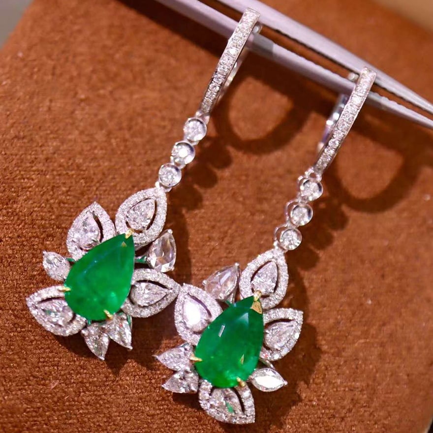 14k Gold 5.30 Ctw Vivid Green Natural Emerald & Diamond Earrings - 3