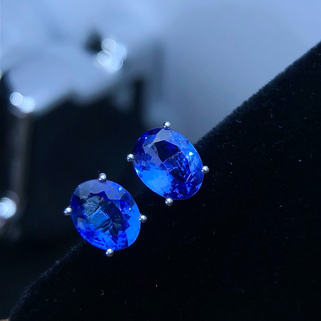 14k Gold 3.25 Ct Natural Tanzanite Earrings - 3