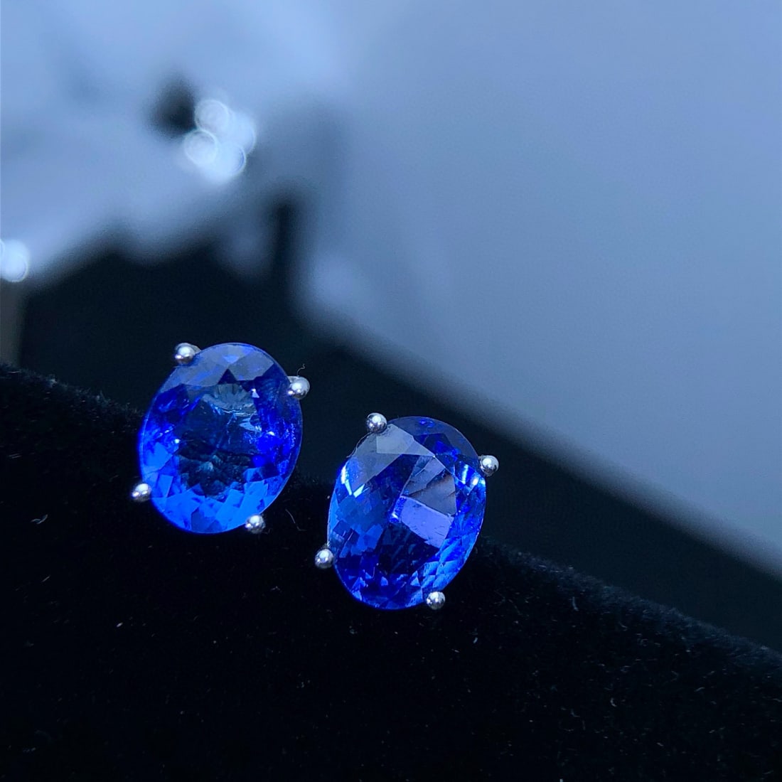 14k Gold 3.25 Ct Natural Tanzanite Earrings - 4