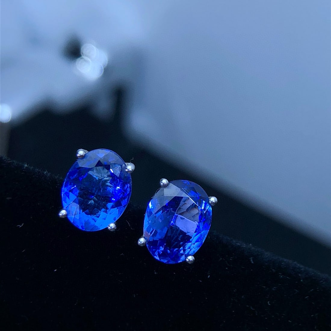 14k Gold 3.25 Ct Natural Tanzanite Earrings - 5