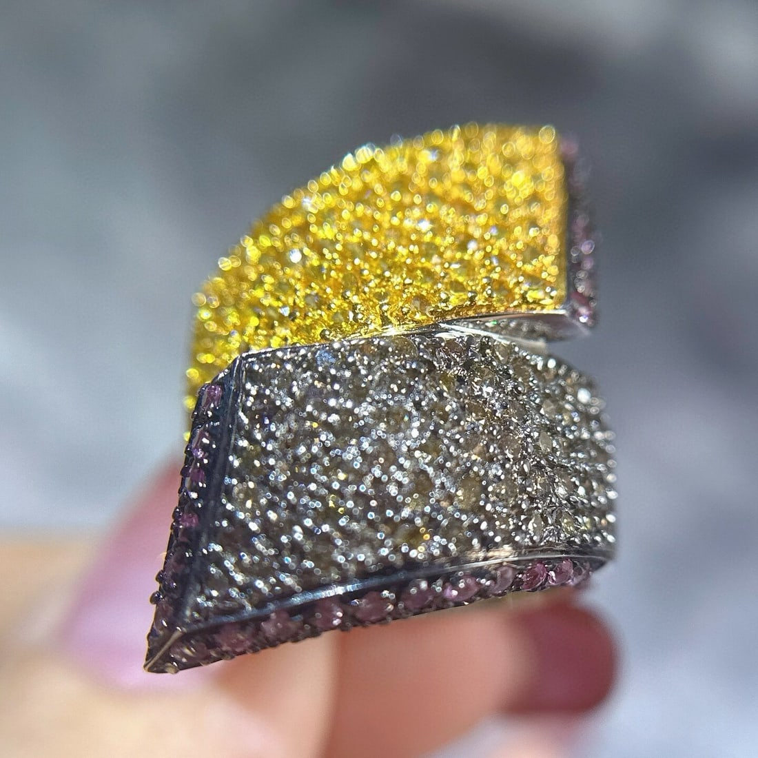 14k Gold 3.52 Ctw Natural Sapphire & Diamond Ring: Ref:230946057 // gold content:14k gold // ring size:7. 25us // // main gemstone:sapphire // shape:round // carat weight:2. 60ct // color:yellow // treatment:natural // cut grade:g // // adjacent