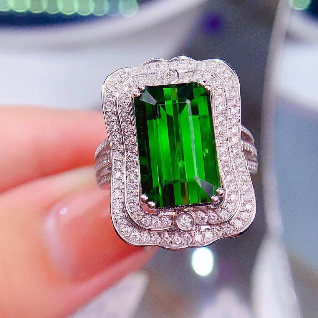 14k Gold 7.5 Ct Natural Tourmaline & Diamond Ring: Ref:230946060 // gold content:14k gold // ring size:7. 25us // // main gemstone:tourmaline // shape:octagonal // carat weight:7. 5ct // color:green // treatment:natural // // adjacent gemstone 2 : dia