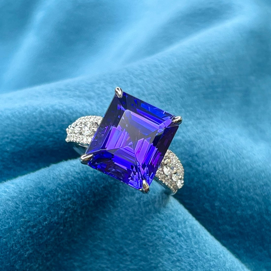 14k Gold 10.37 Ctw Natural Tanzanite & Diamond Ring - 2