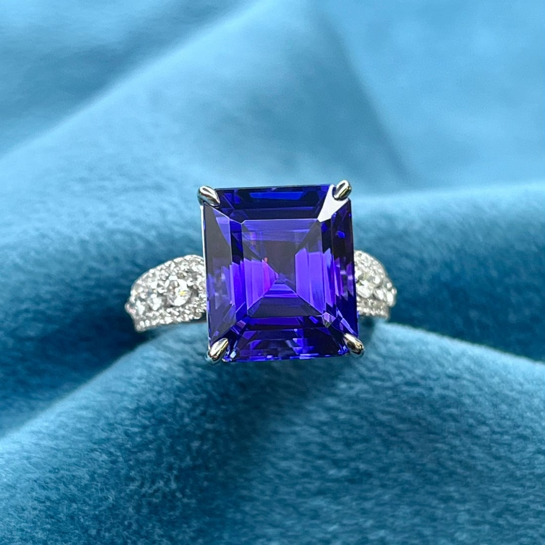 14k Gold 10.37 Ctw Natural Tanzanite & Diamond Ring - 3