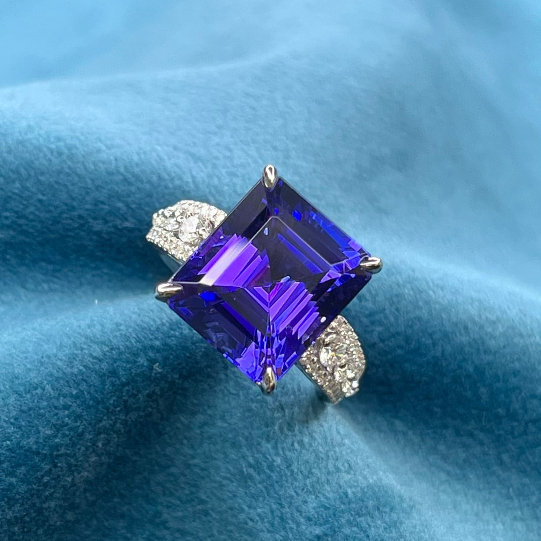 14k Gold 10.37 Ctw Natural Tanzanite & Diamond Ring - 4