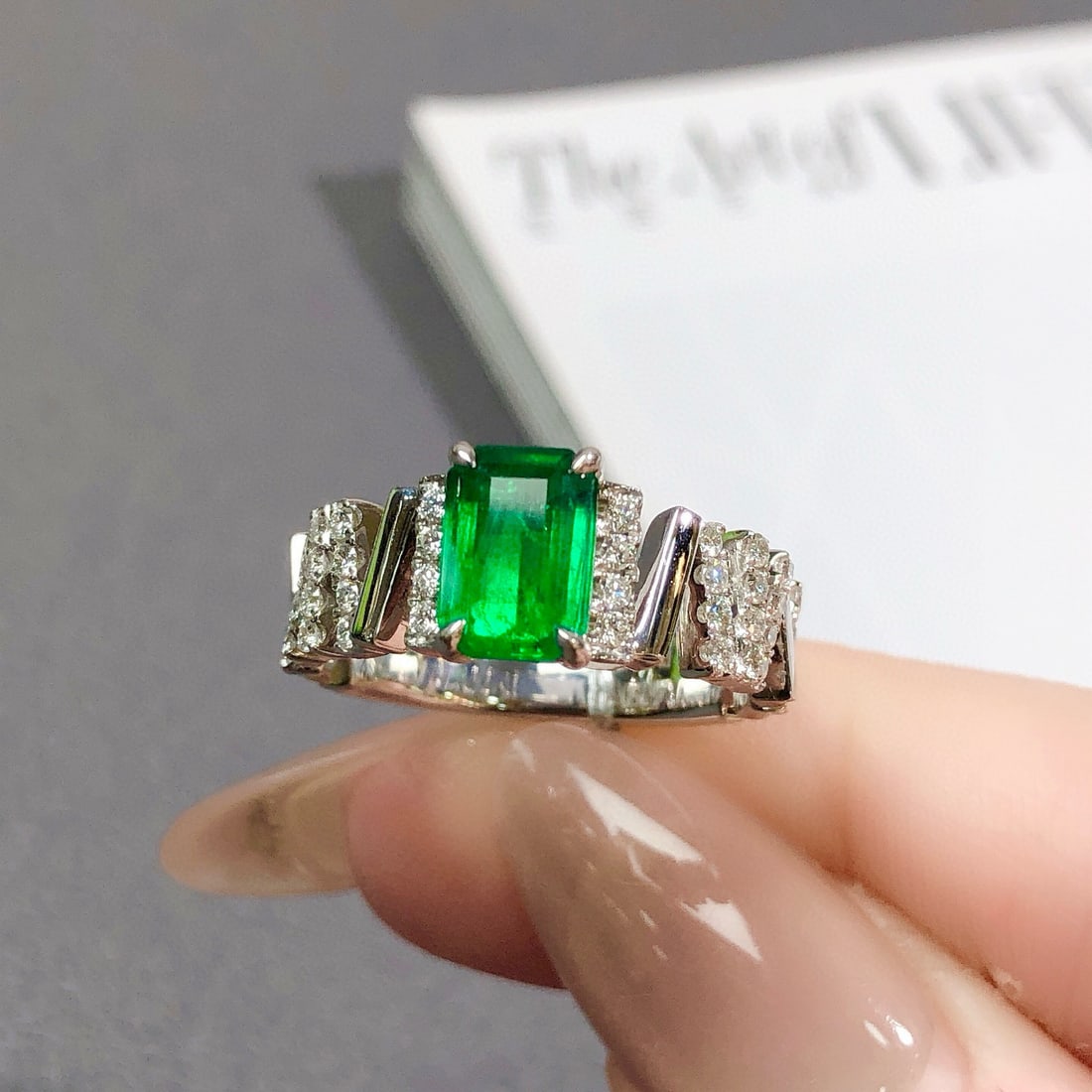 14k Gold 1.40 Ctw Vivid Green Natural Emerald & Diamond Ring - 5