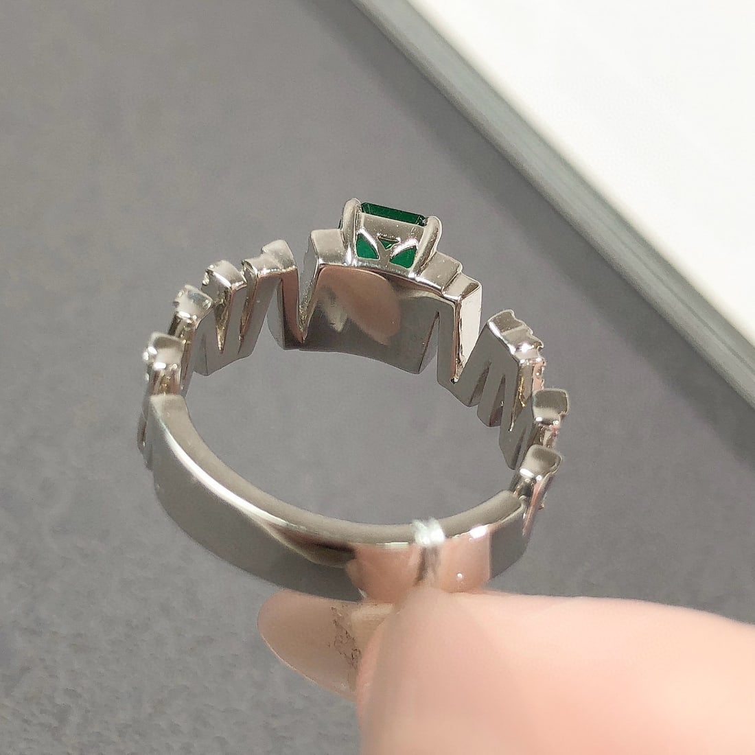 14k Gold 1.40 Ctw Vivid Green Natural Emerald & Diamond Ring - 6