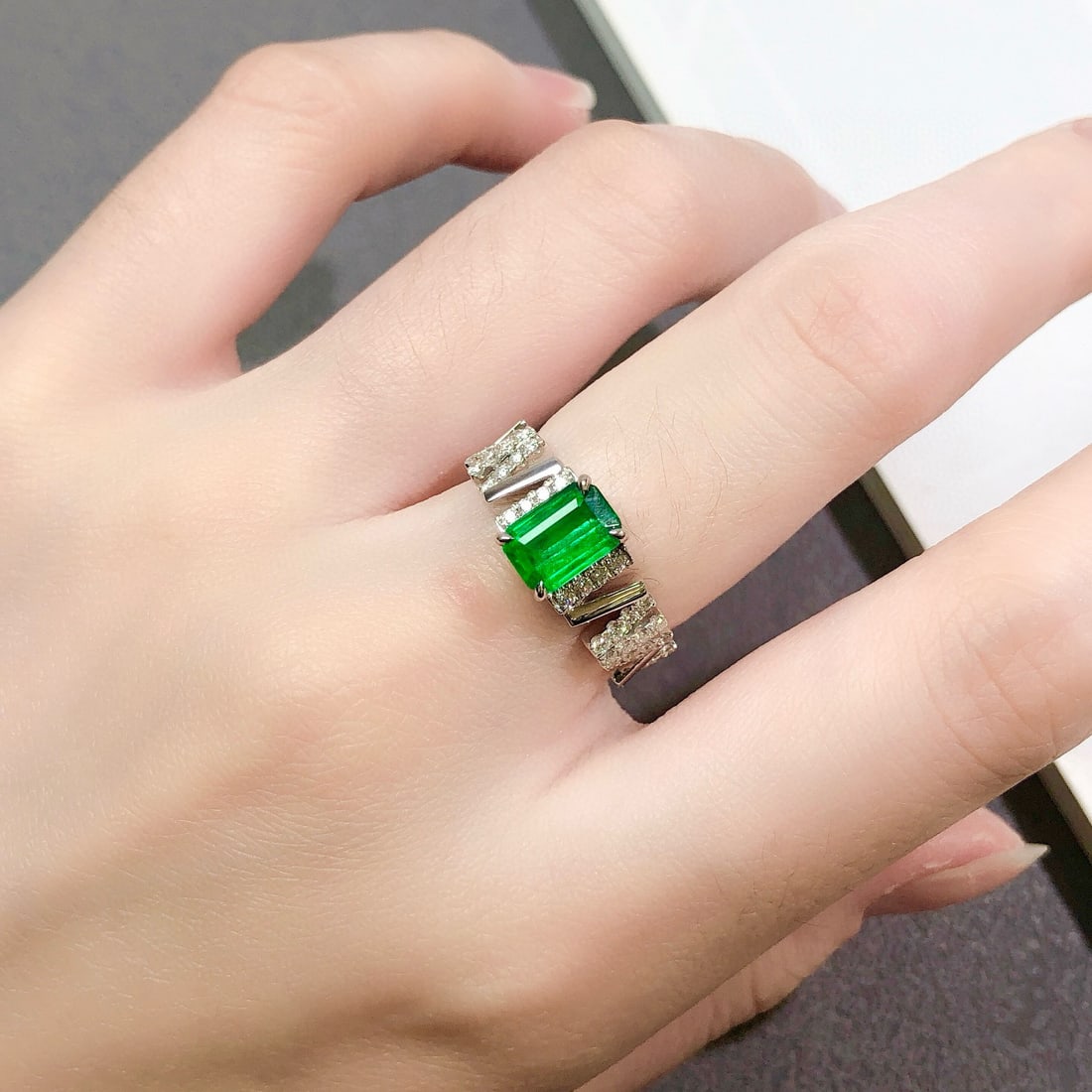 14k Gold 1.40 Ctw Vivid Green Natural Emerald & Diamond Ring - 7