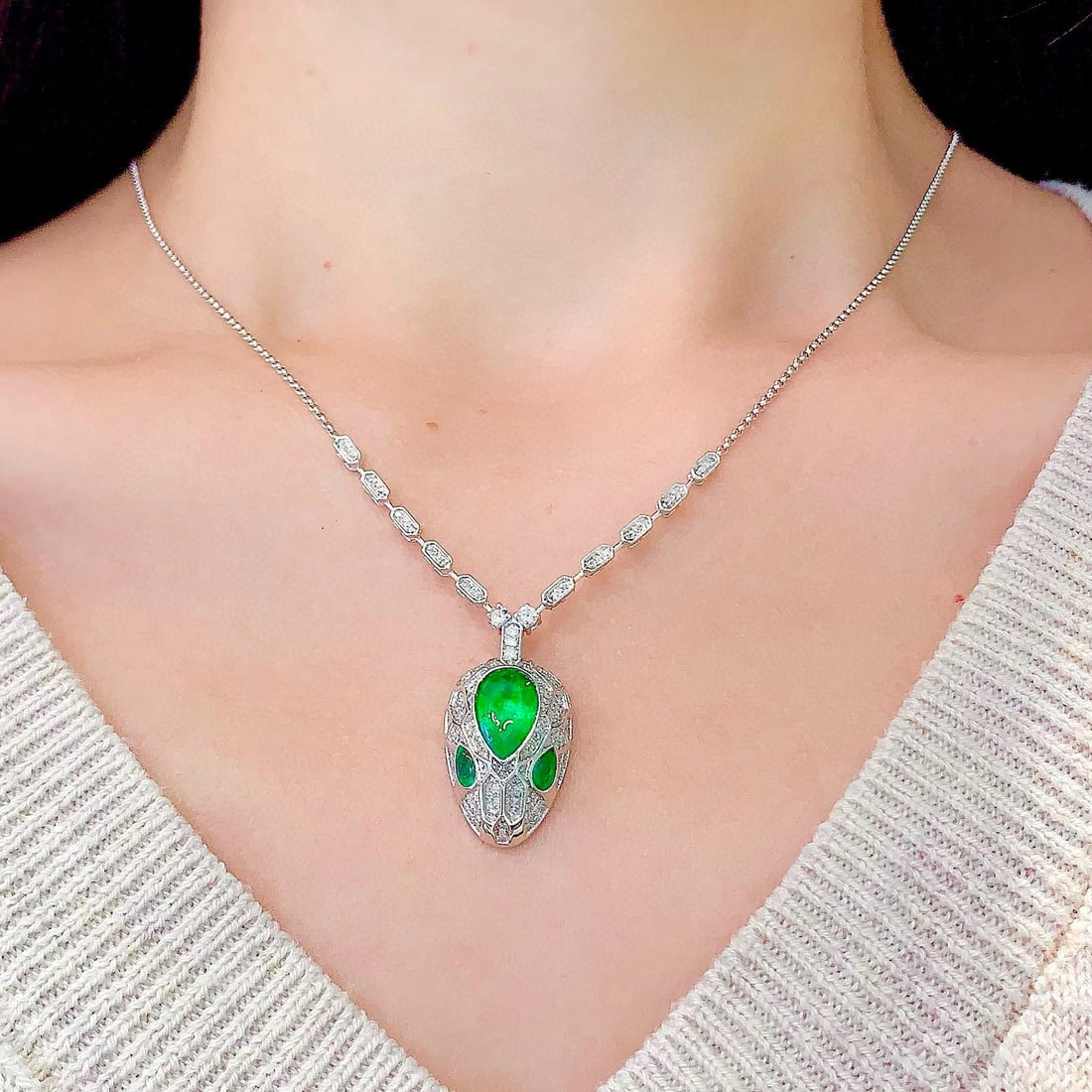 14k Gold 2.2 Ct Vivid Green Natural Emerald & Diamond Necklace - 5