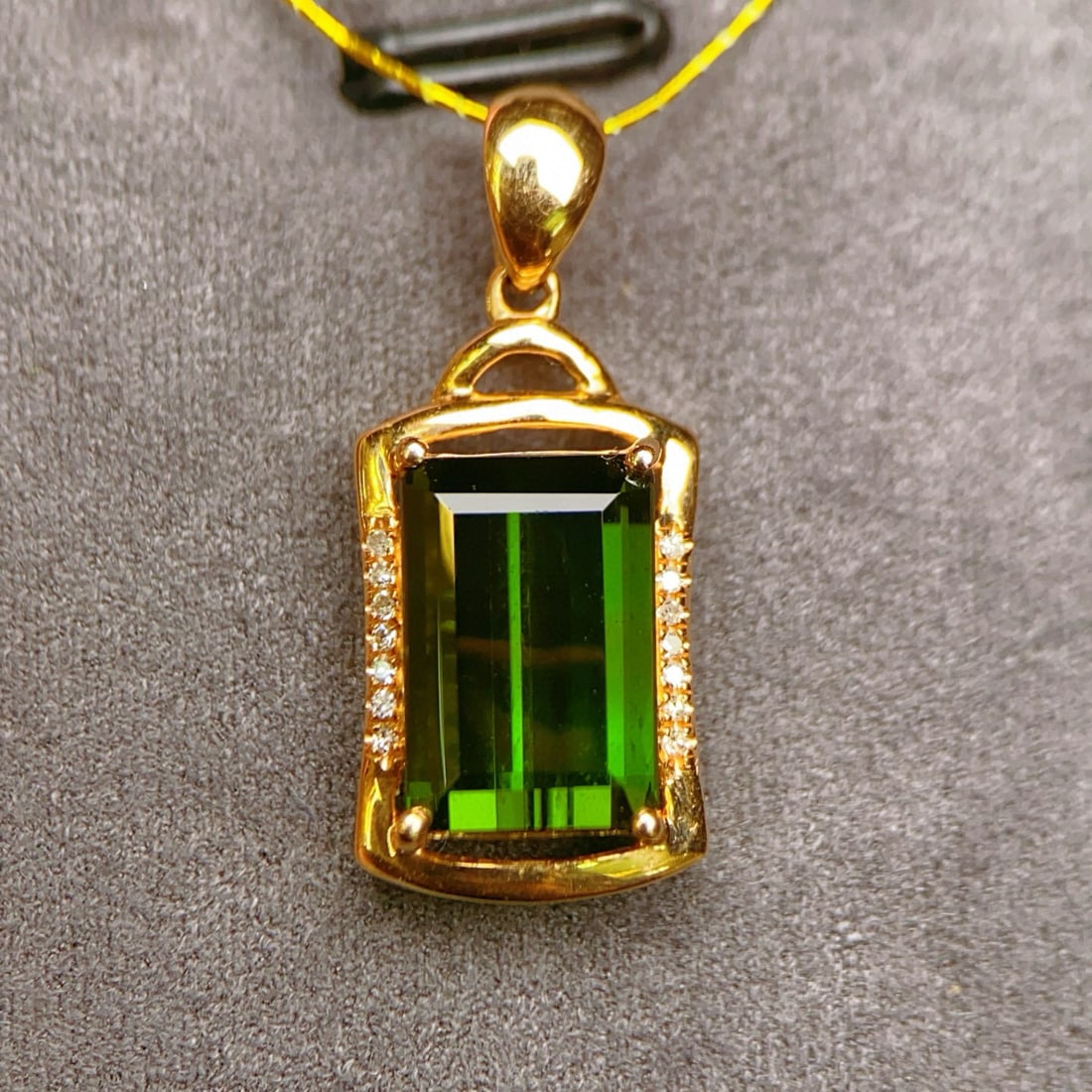 14k Gold 3.64 Ctw Natural Tourmaline & Diamond Pendant( Without Chain ): Ref:230946087 // gold content:14k gold // main gemstone:tourmaline // shape:octagonal // carat weight:3. 6ct // color:green // treatment:natural // // adjacent gemstone 2 : diamond // number of stones