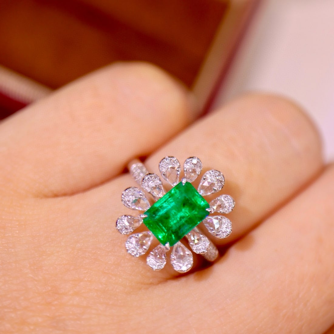 14k Gold 2.14 Ctw Vivid Green Natural Emerald & Diamond Ring - 4