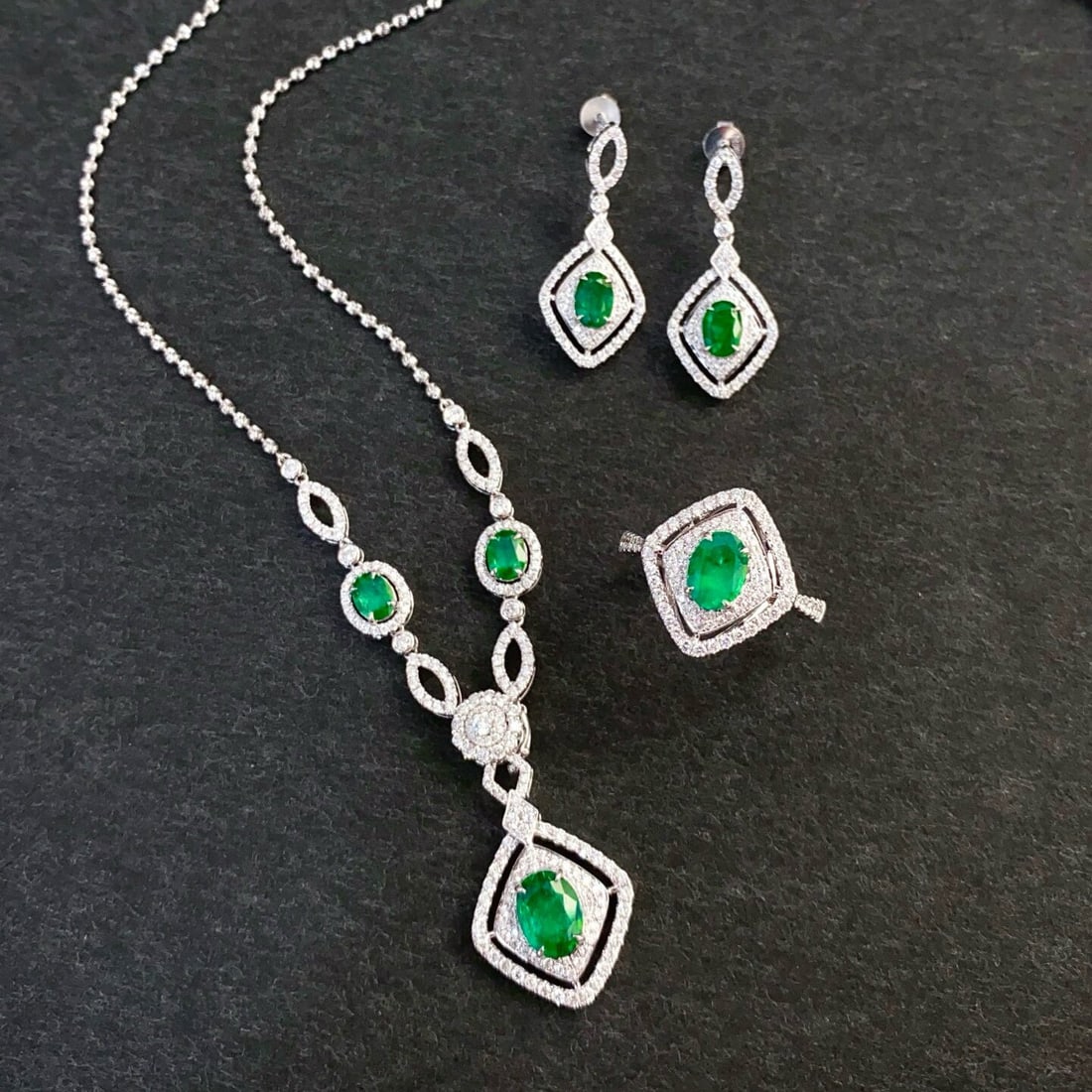 14k Gold 5.23 Ctw Vivid Green Natural Emerald & Diamond Jewelry Set - 3