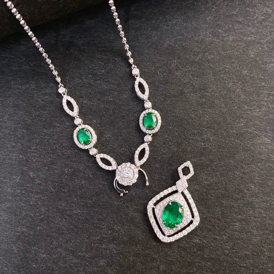 14k Gold 5.23 Ctw Vivid Green Natural Emerald & Diamond Jewelry Set - 5