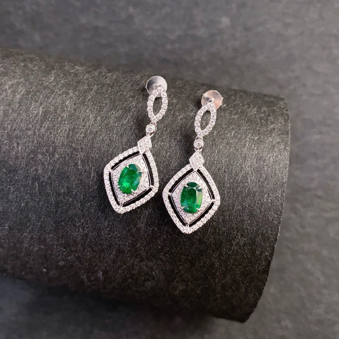 14k Gold 5.23 Ctw Vivid Green Natural Emerald & Diamond Jewelry Set - 7