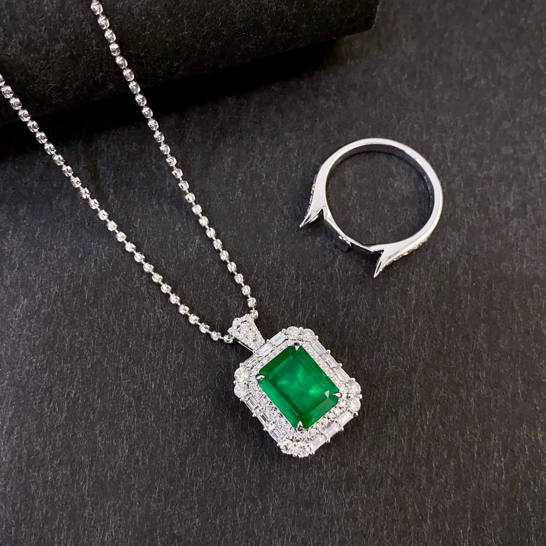 14k Gold 5.25 Ctw Vivid Green Natural Emerald & Diamond Ring/pendant( Without Chain ) - 4