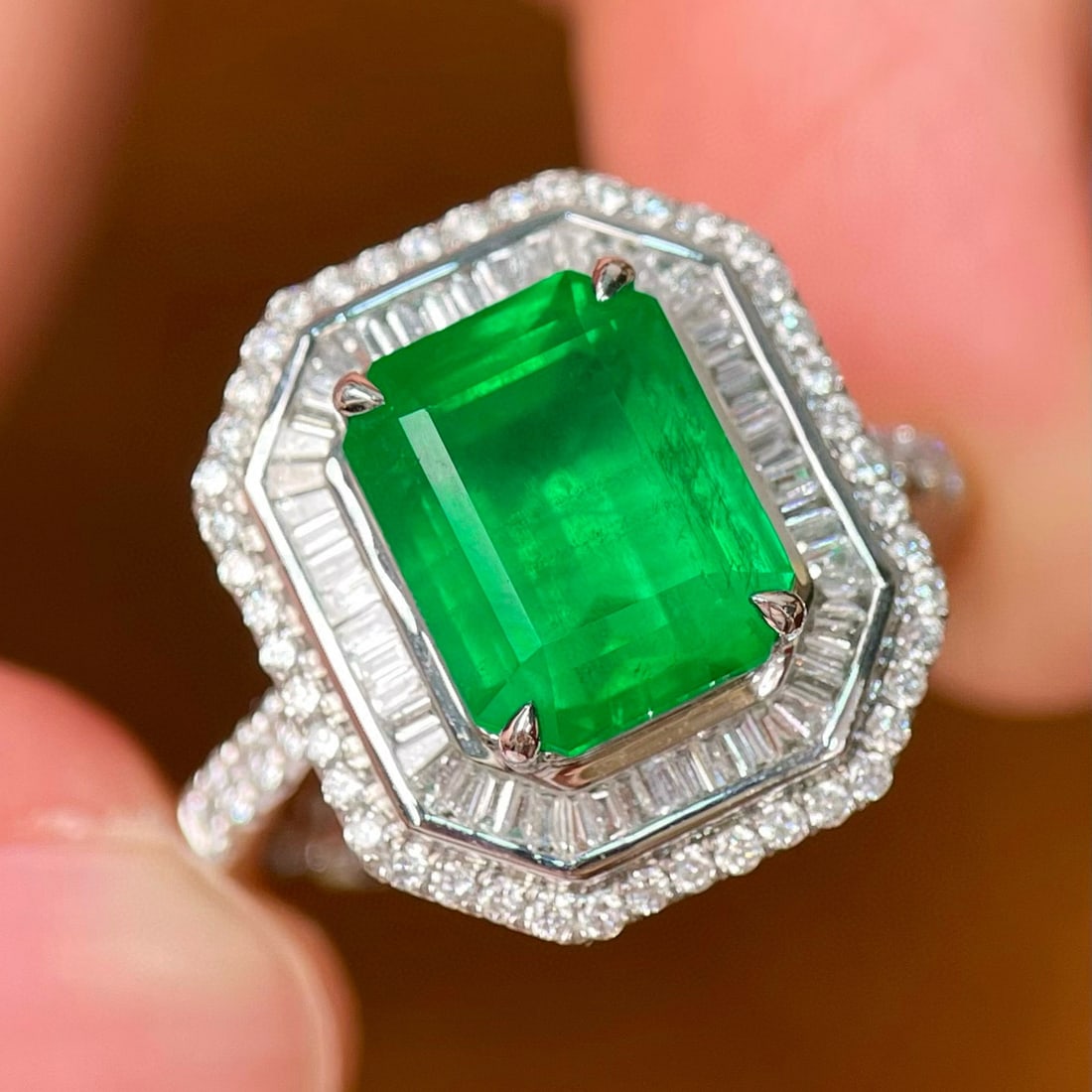 14k Gold 4.57 Ctw Vivid Green Natural Emerald & Diamond Ring - 3