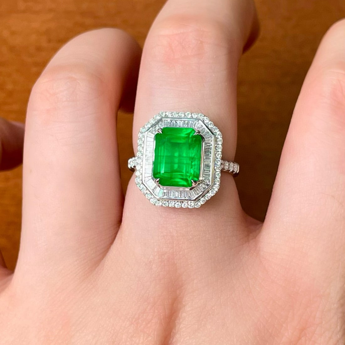 14k Gold 4.57 Ctw Vivid Green Natural Emerald & Diamond Ring - 4