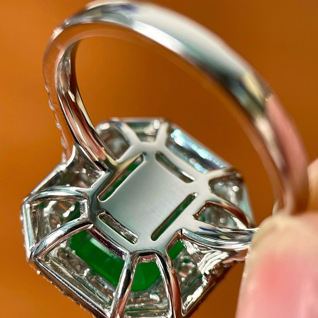 14k Gold 4.57 Ctw Vivid Green Natural Emerald & Diamond Ring - 5