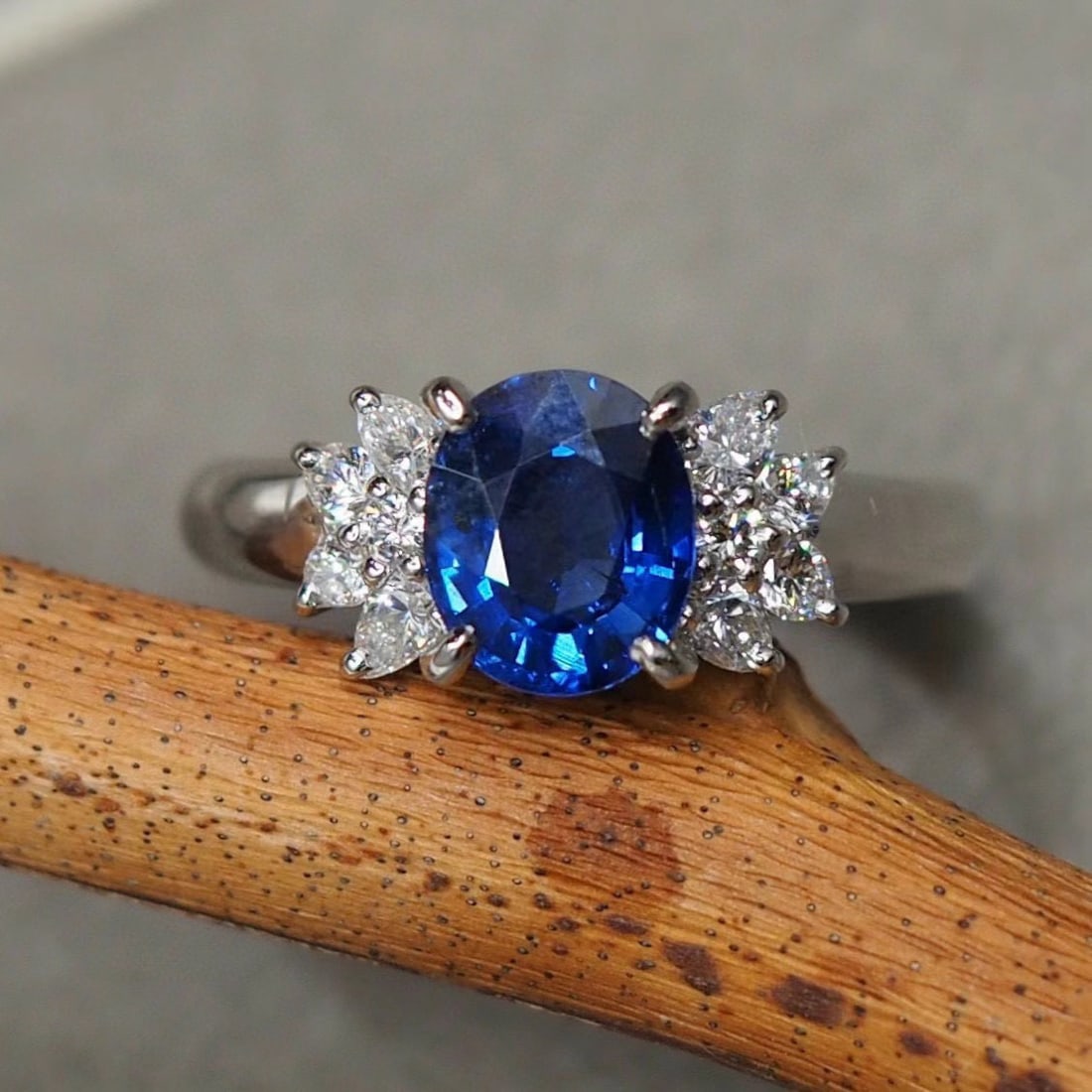 14k Gold 2.19 Ctw Natural Sapphire & Diamond Ring: Ref:230946127 // gold content:14k gold // ring size:7. 25us // // main gemstone:sapphire // shape:oval // carat weight:1. 81ct // color:blue // treatment:natural // // adjacent gemstone 2 :