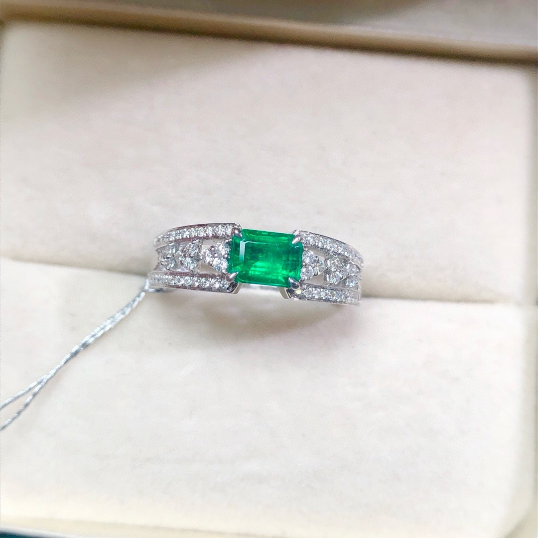 14k Gold 0.97 Ctw Vivid Green Natural Emerald & Diamond Ring - 2