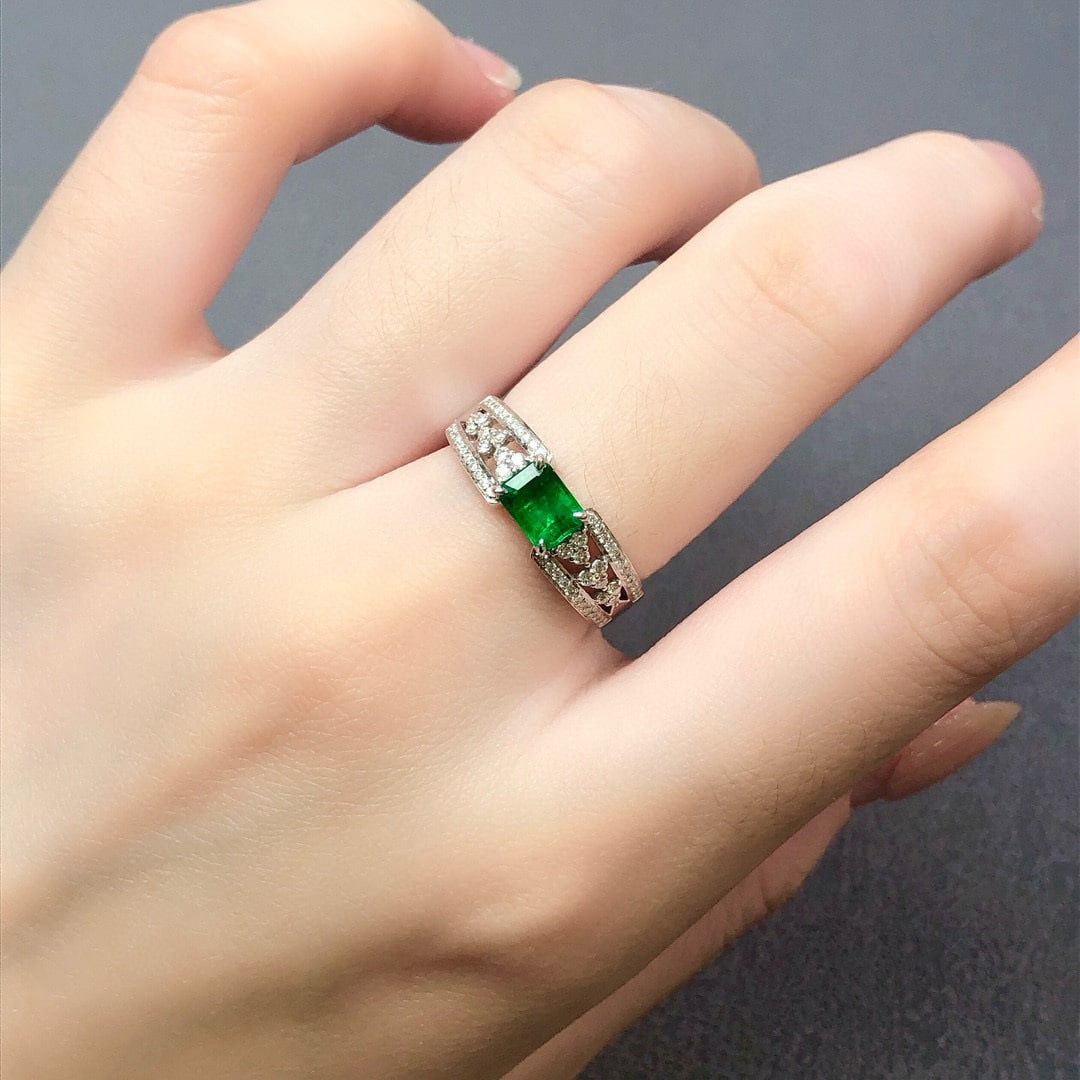 14k Gold 0.97 Ctw Vivid Green Natural Emerald & Diamond Ring - 4