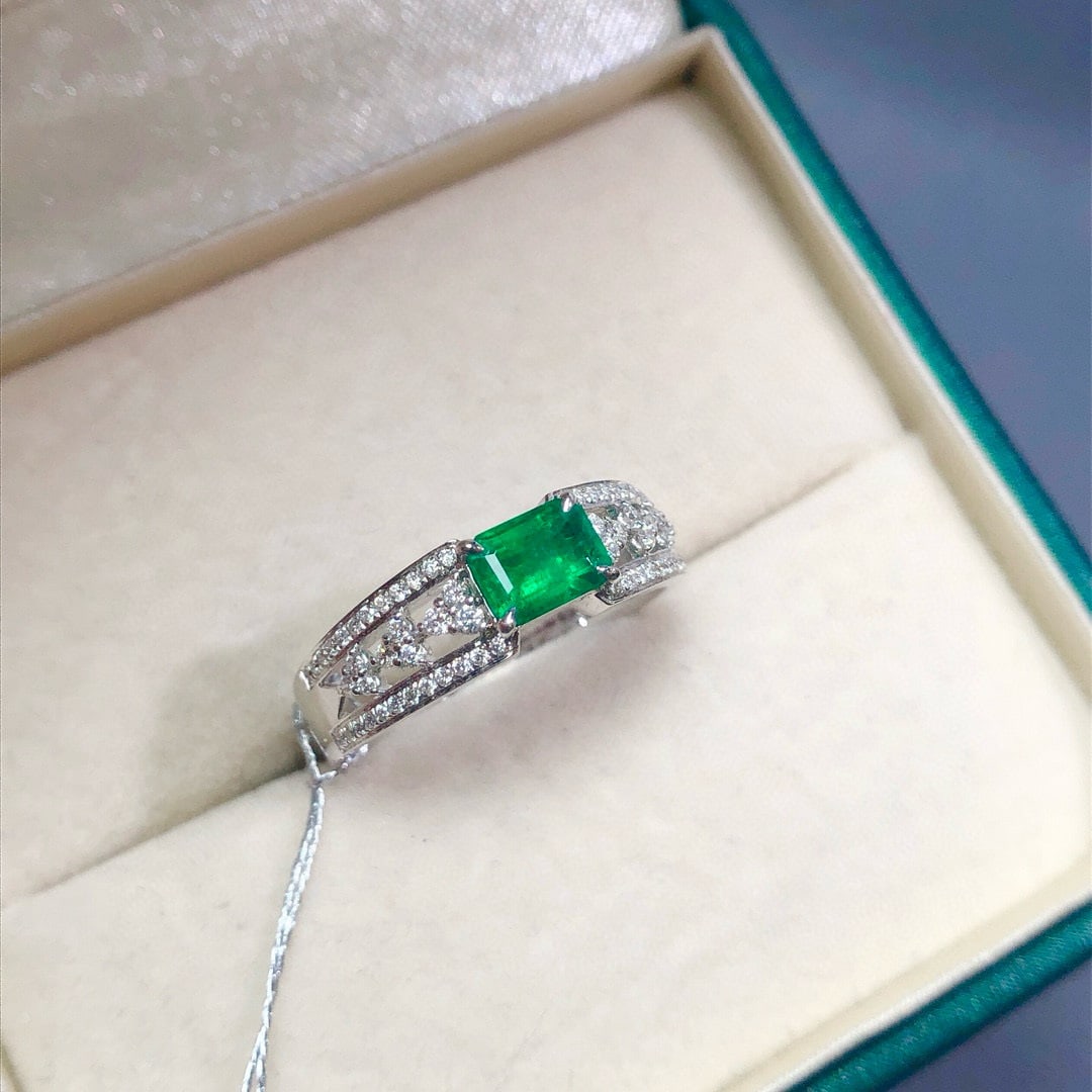 14k Gold 0.97 Ctw Vivid Green Natural Emerald & Diamond Ring - 5