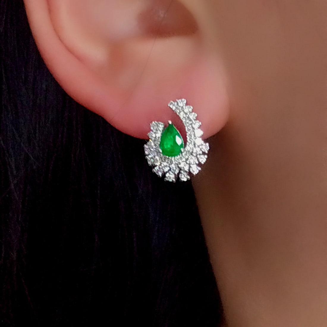 14k Gold 1.05 Ctw Vivid Green Natural Emerald & Diamond Earrings - 2
