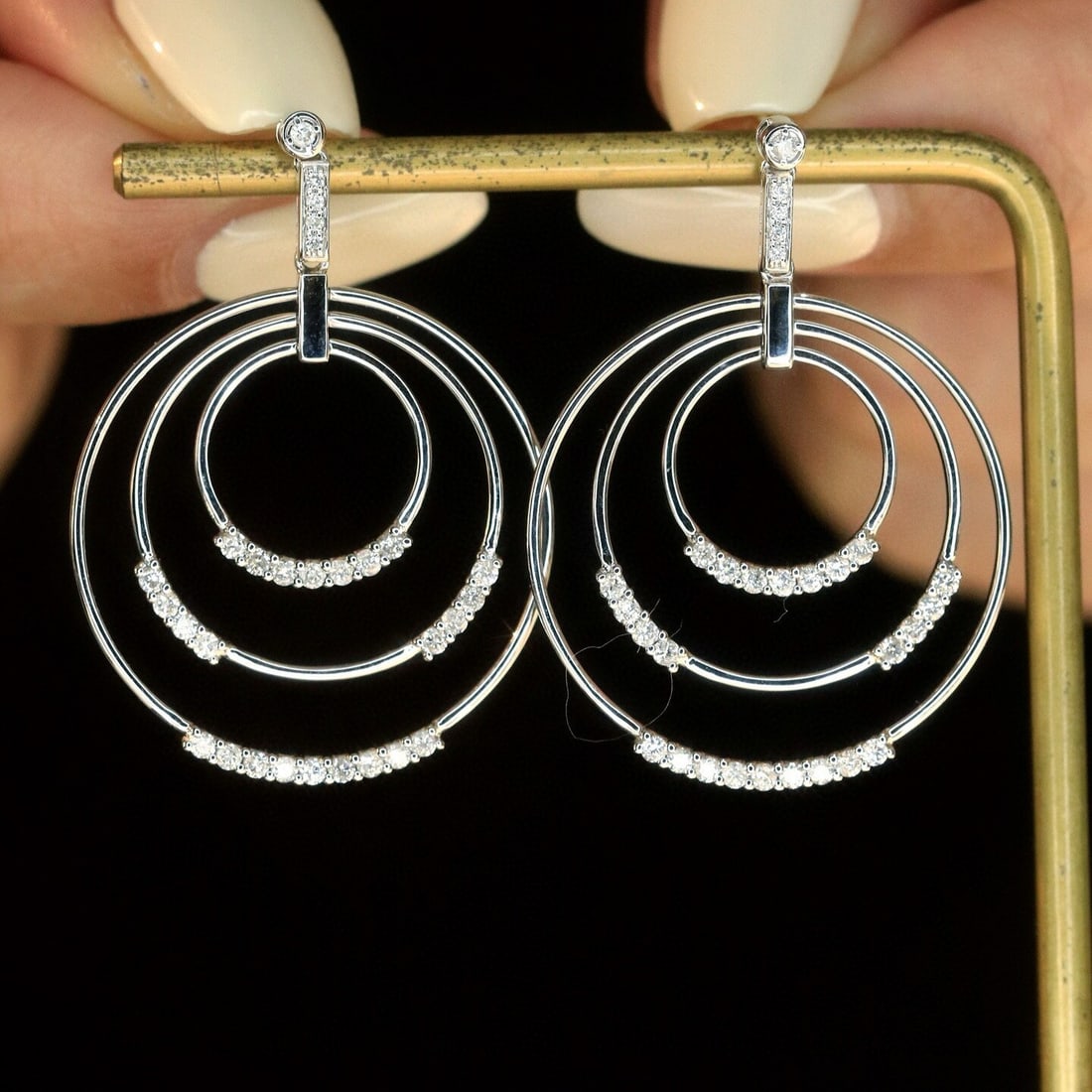 14k Gold 0.62 Ct Natural H Diamond Earrings: Ref:230946143 // gold content:14k gold // main gemstone:diamond // shape:round // carat weight:0. 62ct // clarity grade:vs-si // color:h // treatment:natural // cut grade:g // High Estimate: 5300 Low