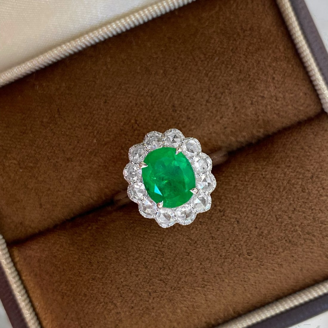 14k Gold 2.62 Ctw Vivid Green Natural Emerald & Diamond Ring: Ref:230946161 // gold content:14k gold // ring size:7. 25us // // main gemstone:emerald // shape:oval // carat weight:1. 86ct // color:vivid green // treatment:natural // // adjacent gemstone 2 :