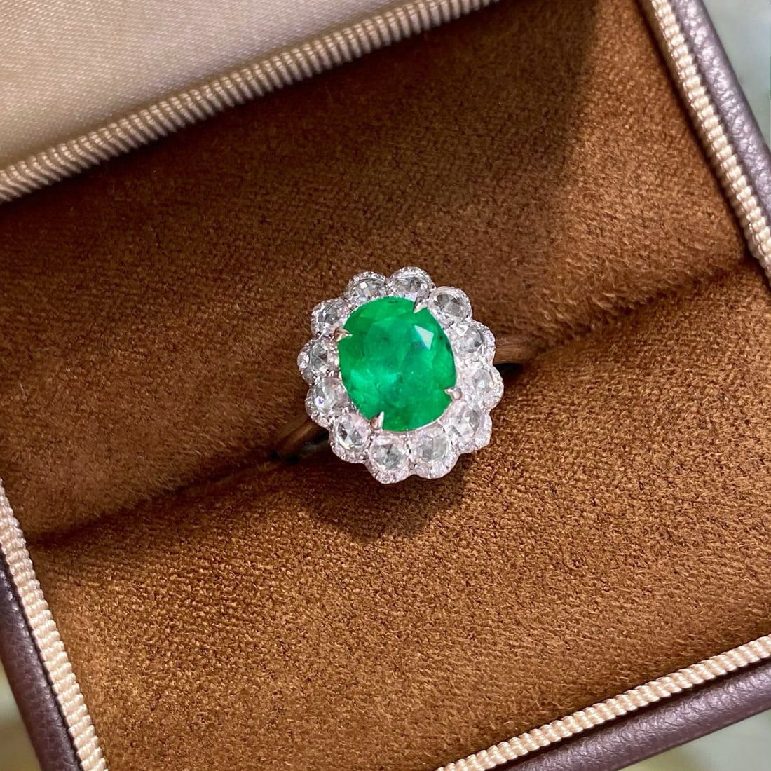 14k Gold 2.62 Ctw Vivid Green Natural Emerald & Diamond Ring - 5