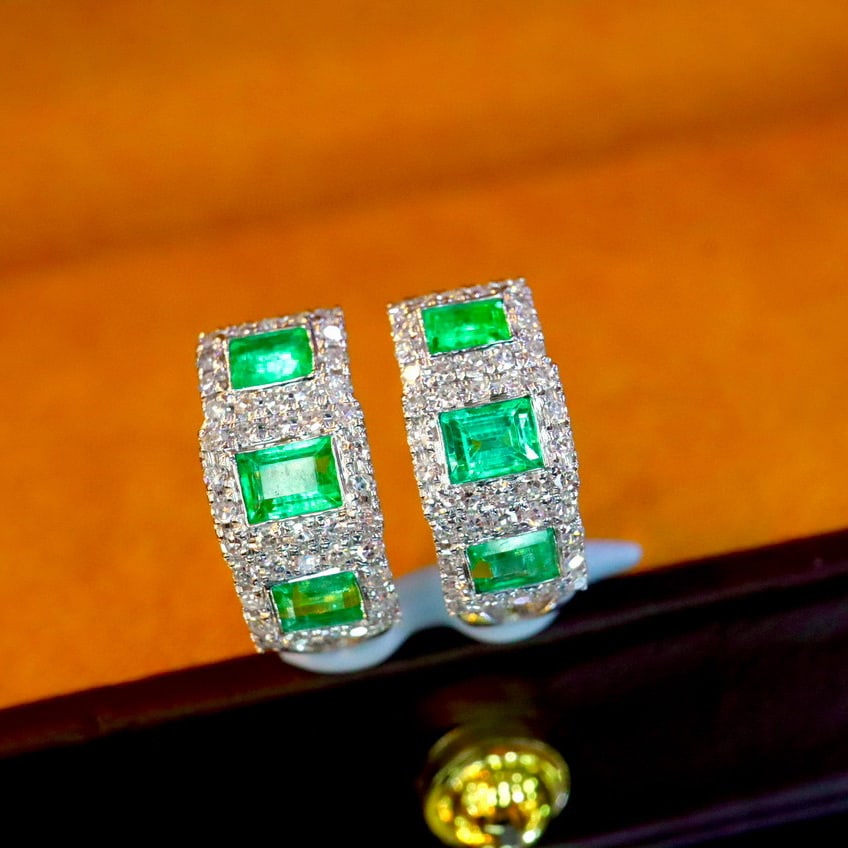 14k Gold 0.84 Ctw Vivid Green Natural Emerald & Diamond Earrings - 3