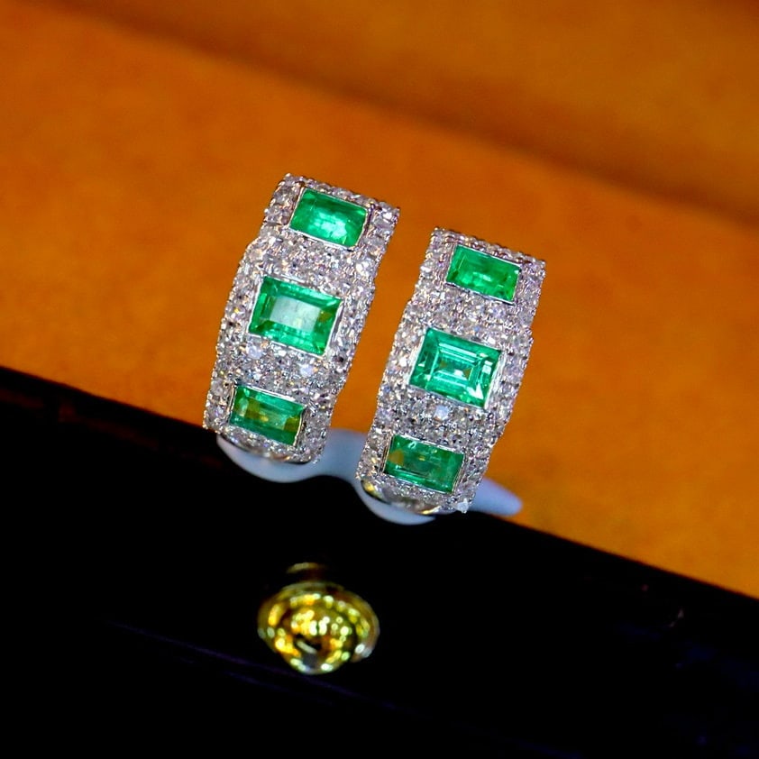 14k Gold 0.84 Ctw Vivid Green Natural Emerald & Diamond Earrings - 4
