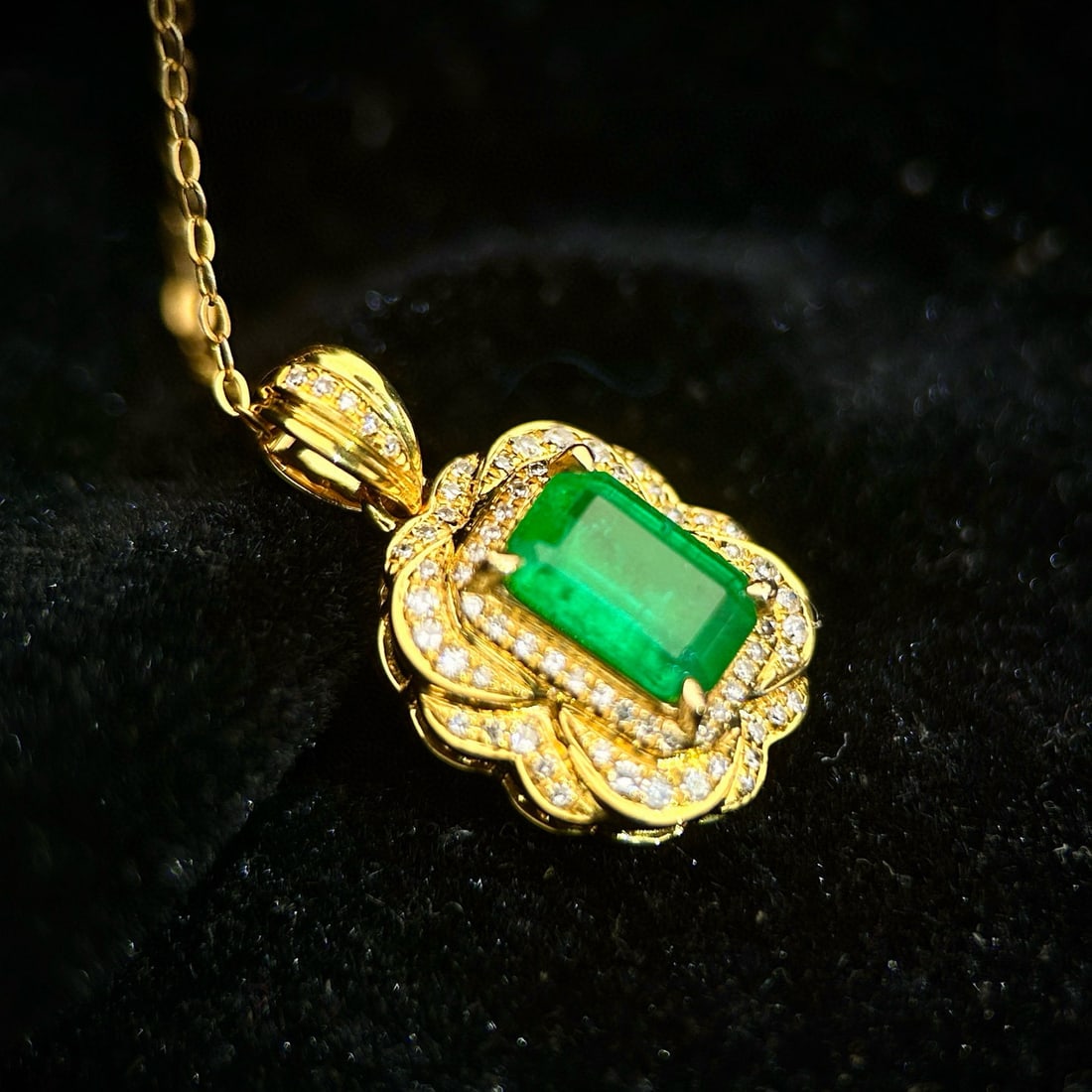 14k Gold 1.40 Ctw Vivid Green Natural Emerald & Diamond Pendant( Without Chain ) - 4